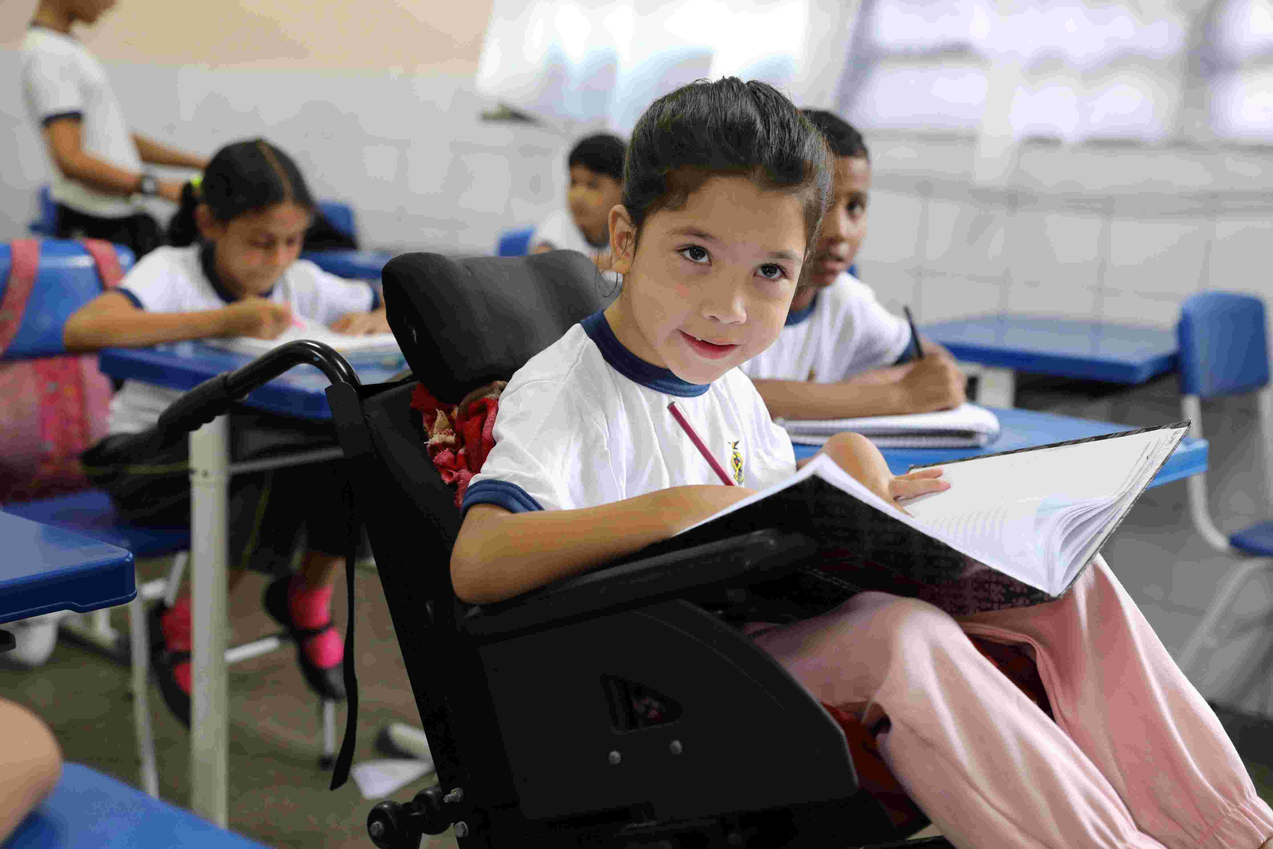 Transferência e matrícula de novos alunos com deficiência da rede pública começam amanhã