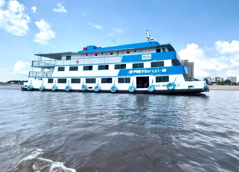 INSS usa barcos para orientar aposentados da Amazônia sobre descontos