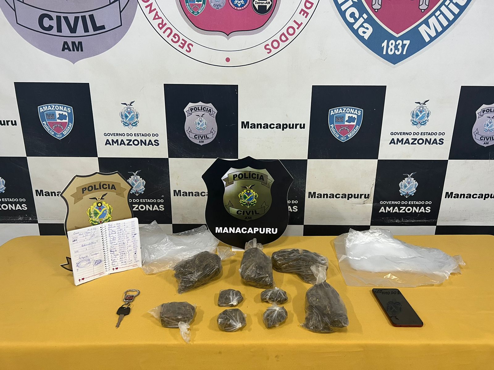 Operação apreende drogas e resgata adolescente de cárcere privado