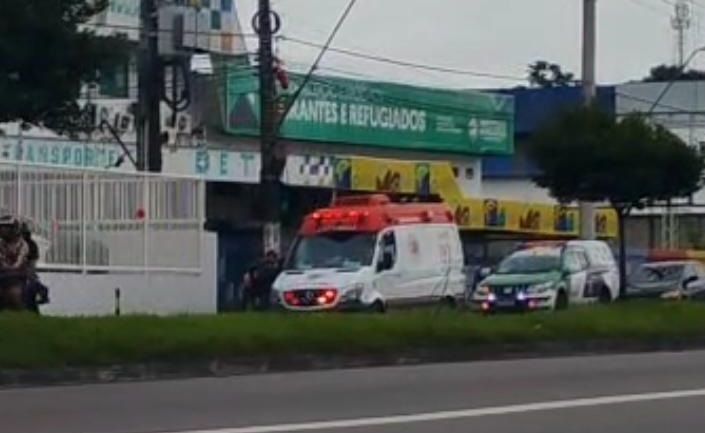 Vídeo: Motociclista fica ferido após atropelamento na Av. Torquato Tapajós