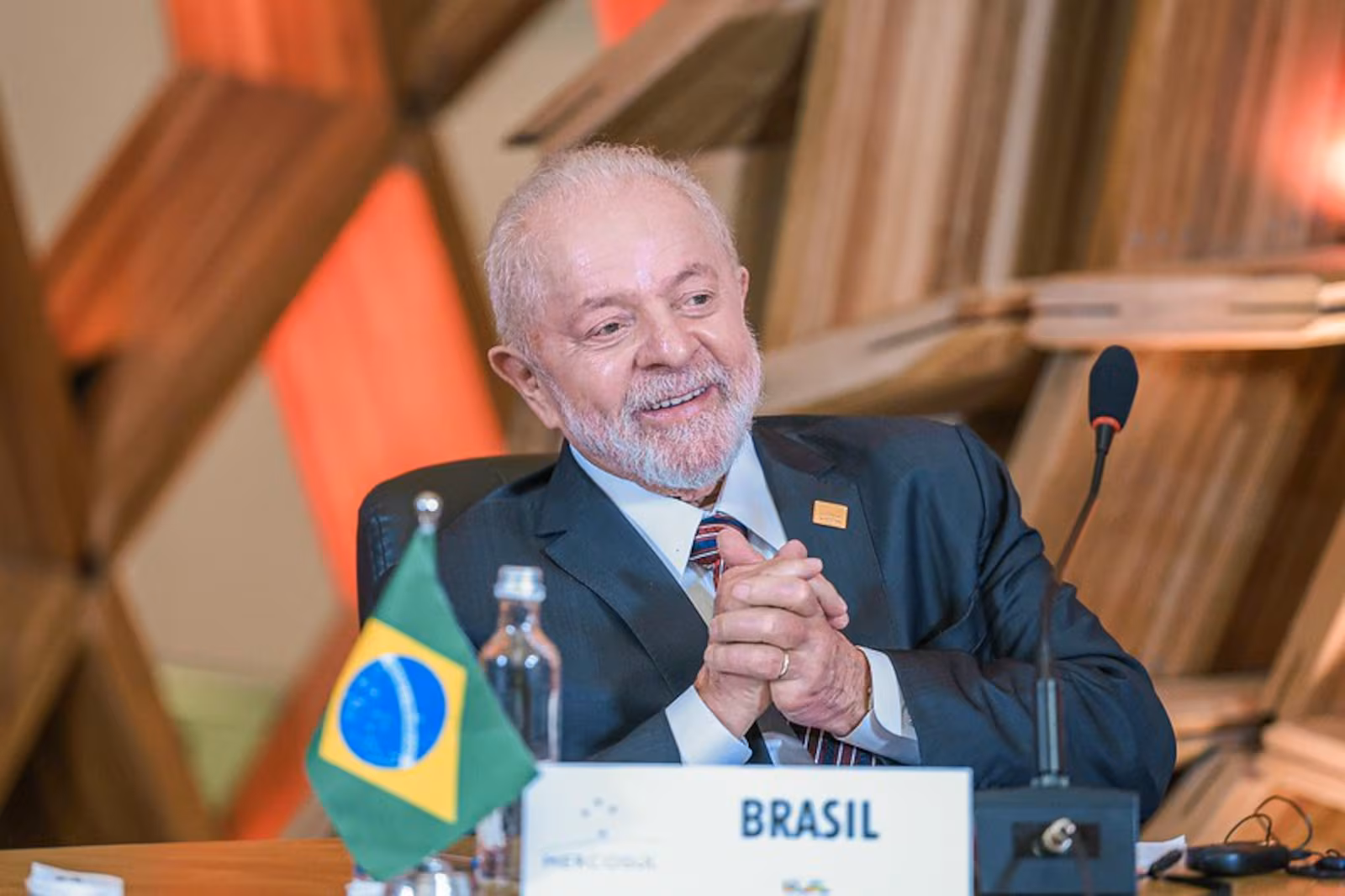 Lula participa da Cúpula do Mercosul e assume presidência do bloco