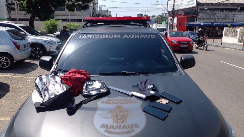 Suspeitos de assalto a ônibus são presos na Av. Constantino Nery