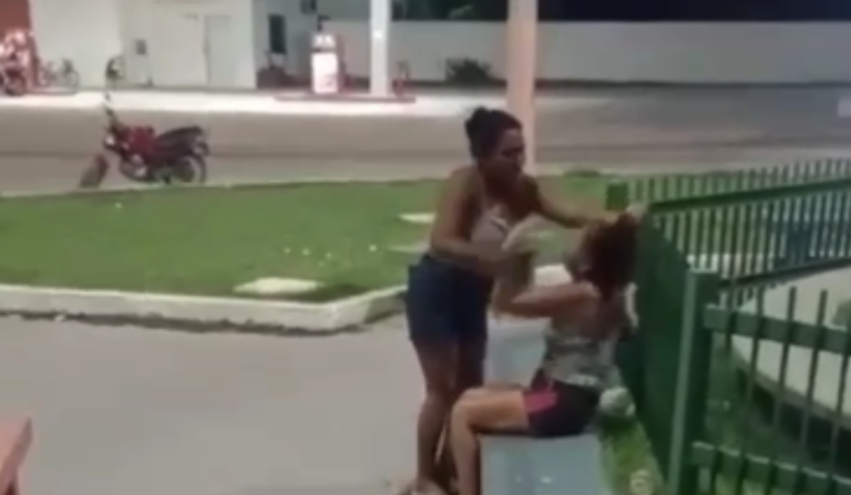 VÍDEO: mulher agride amante do marido no AM