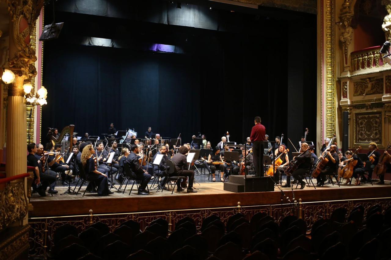 Pianista vencedor de concurso internacional se apresenta no Teatro Amazonas