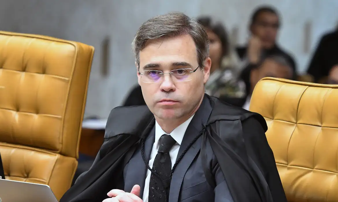 Mendonça quer levar ao plenário diálogos atribuídos a Vorcaro e Moraes