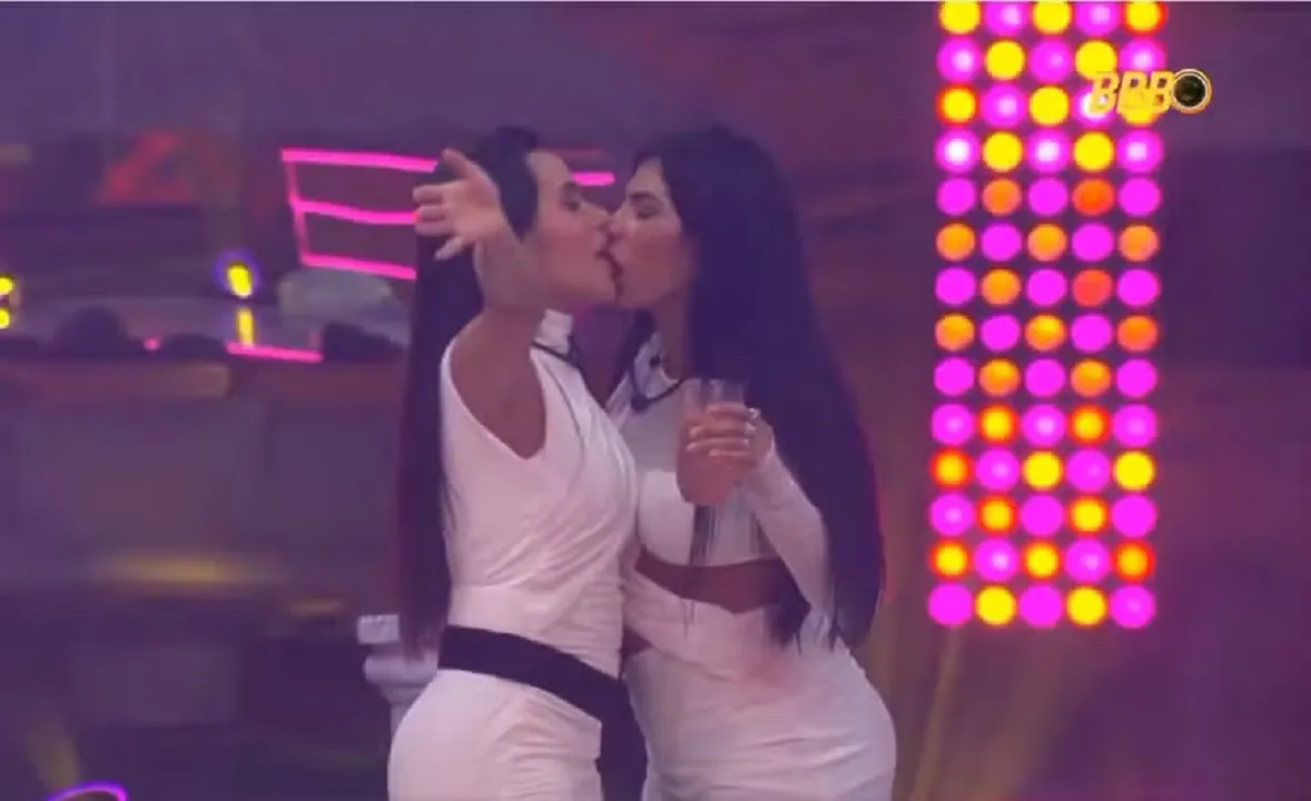 BBB 26: Jordana e Marciele se beijam em festa e web reage: 'talaricaram'