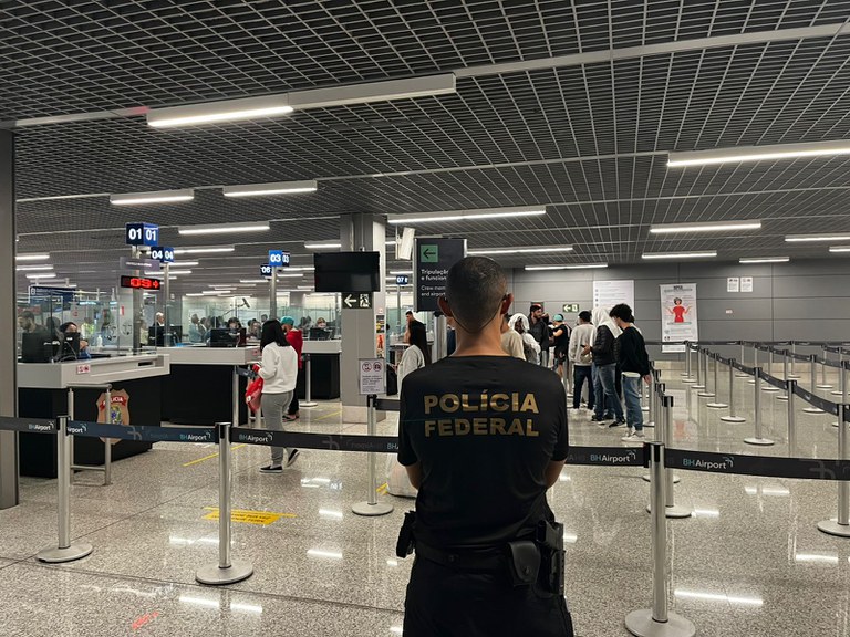 Passageiro é preso ao tentar embarcar com documento falso no aeroporto de Manaus