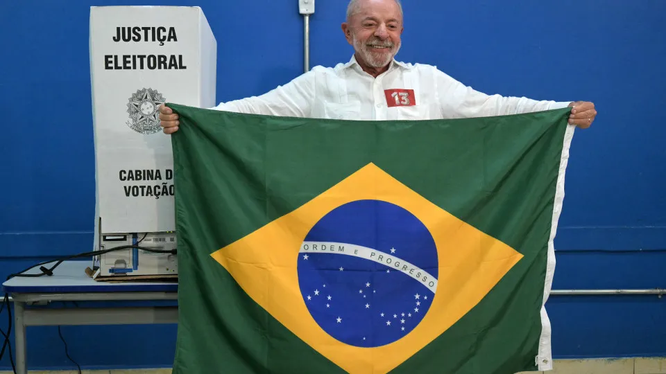 Lula vota e agradece mobilização popular no 2º turno: 'Nunca vi nada igual'