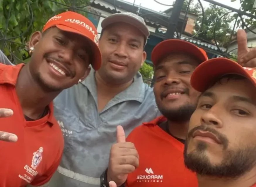 Garis da prefeitura encontram R$ 7 mil em lixo e devolvem à empresária