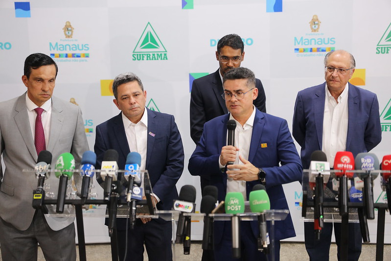 Prefeito inaugura Dimicro e anuncia construção de escola técnica municipal