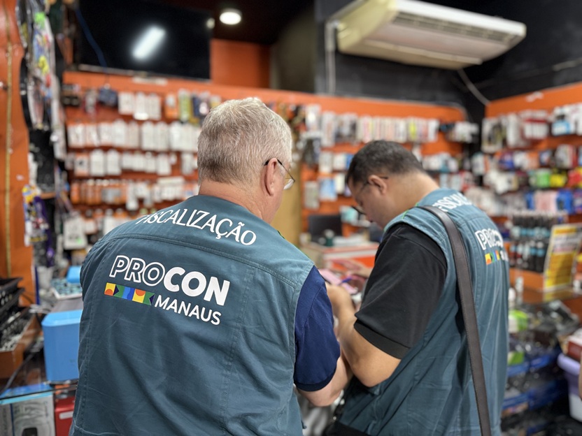 Procon Manaus e DECON apreendem 1,5 mil produtos falsificados em lojas de Manaus