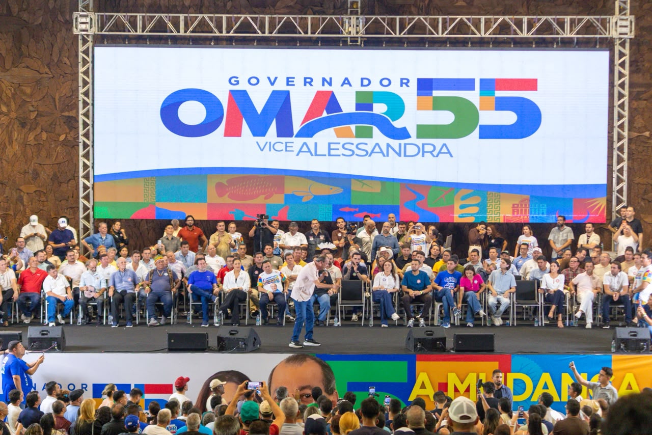 Omar reúne apoio dos 62 prefeitos e defende união para governar o Amazonas