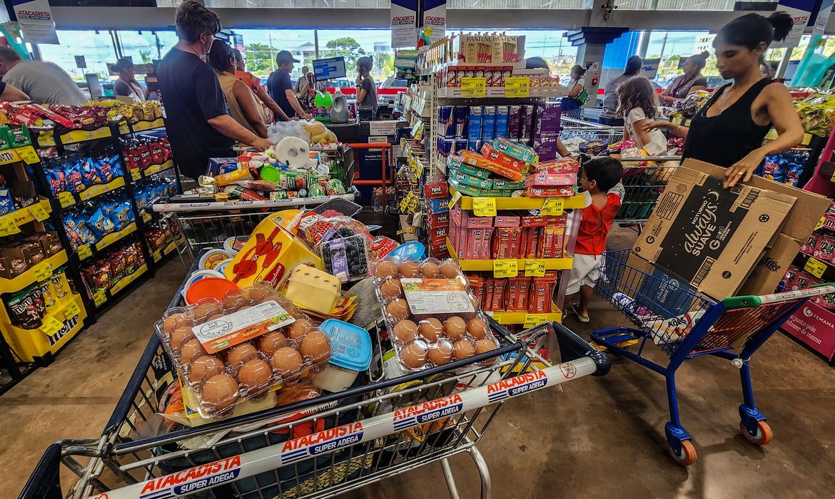 AGU pede que STF reconheça validade do reajuste do Bolsa Família