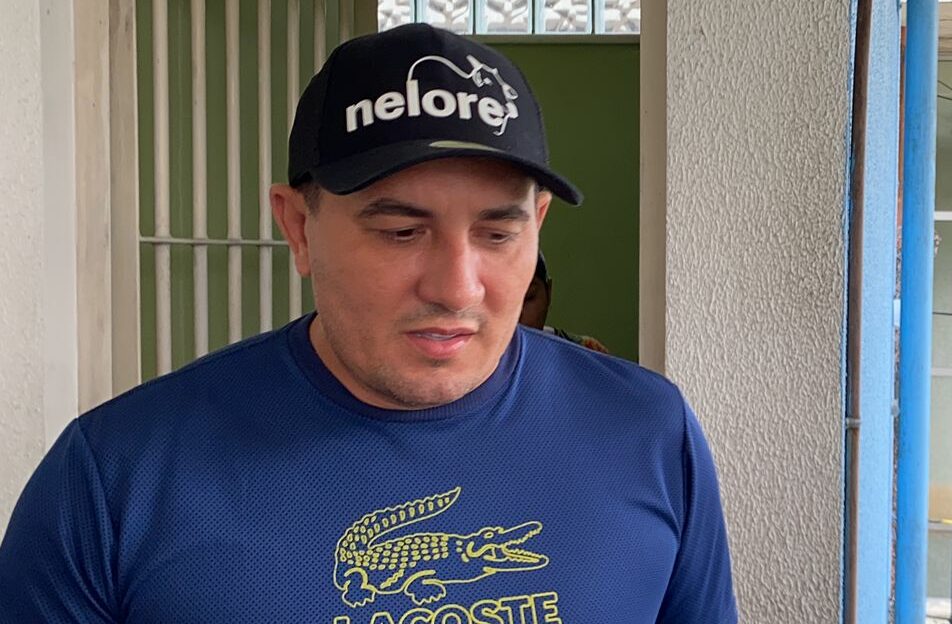 Suspeito de desviar R$ 29 milhões, Simão Peixoto se entrega à polícia