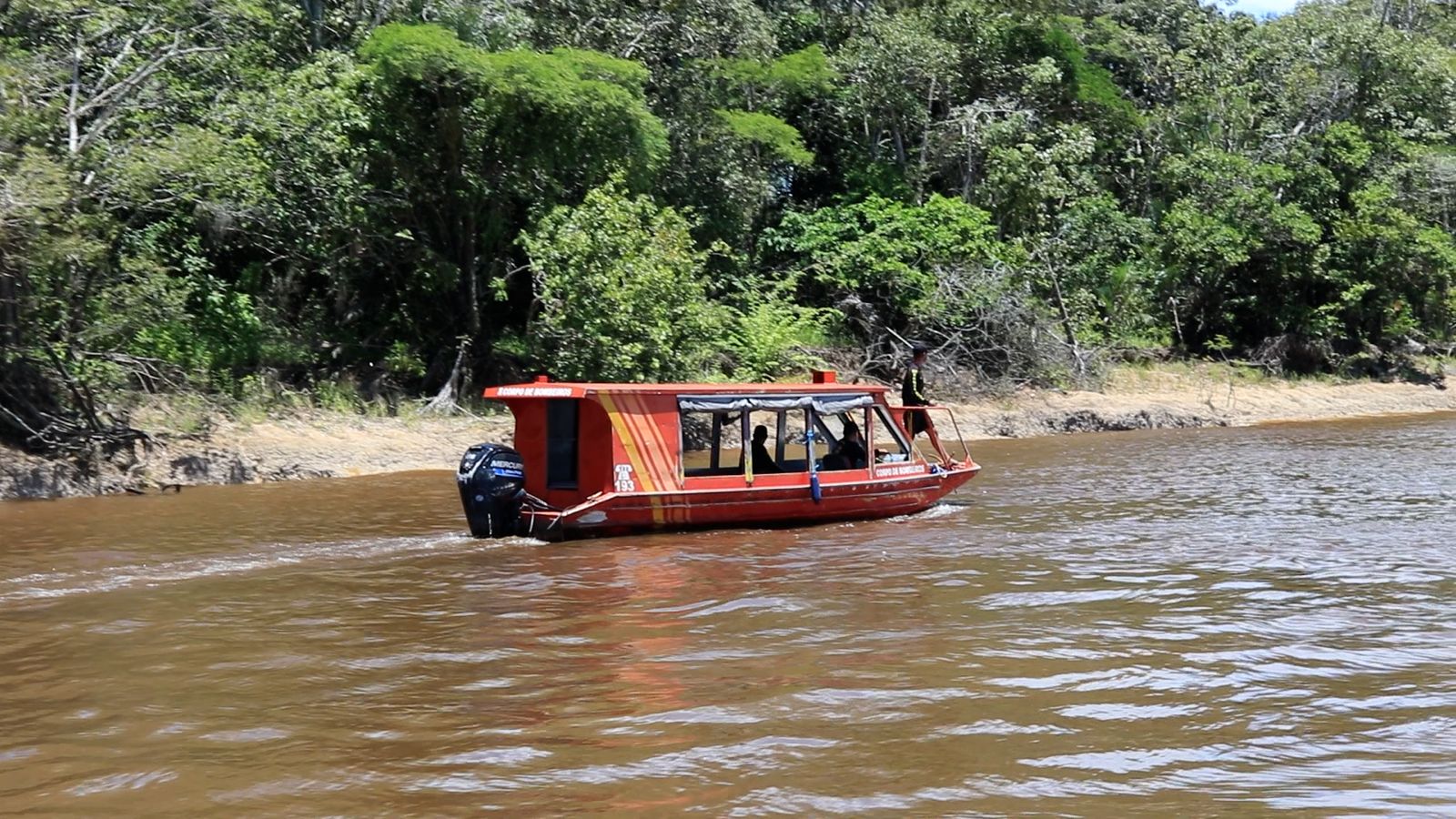 Bombeiros já percorreram 238 km em buscas por vítimas de naufrágio no AM