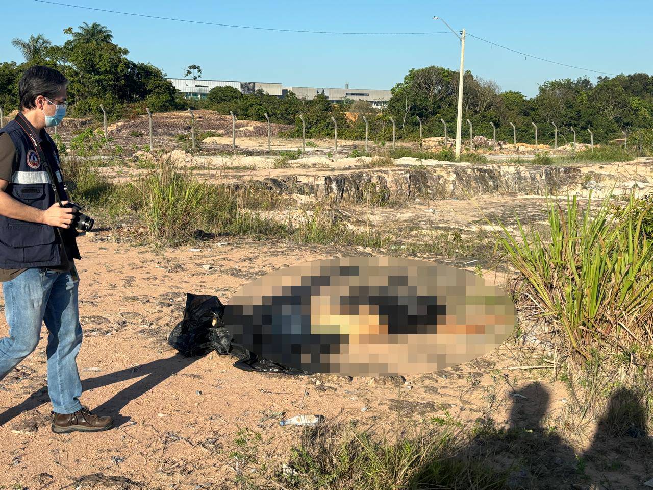 Corpo de homem é encontrado com saco amarrado na cabeça em Manaus