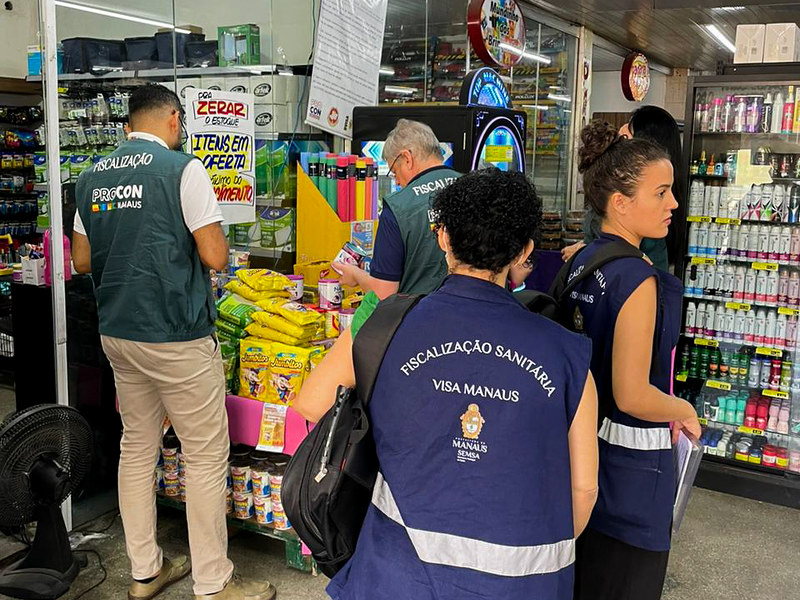 Fiscalização encontra irregularidades em supermercado de Manaus