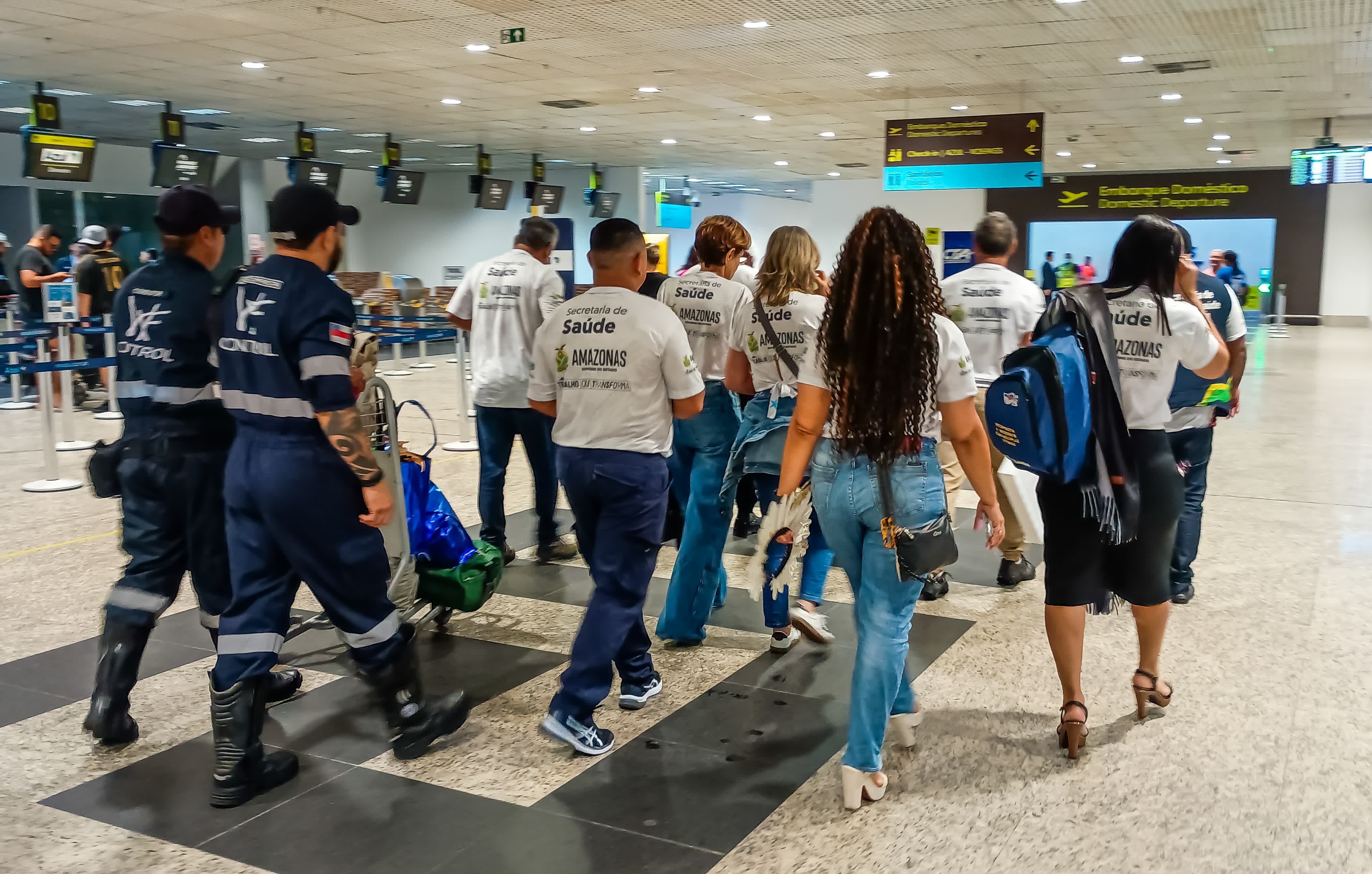 Profissionais de saúde desembarcam em Parintins para reforçar assistência durante Festival