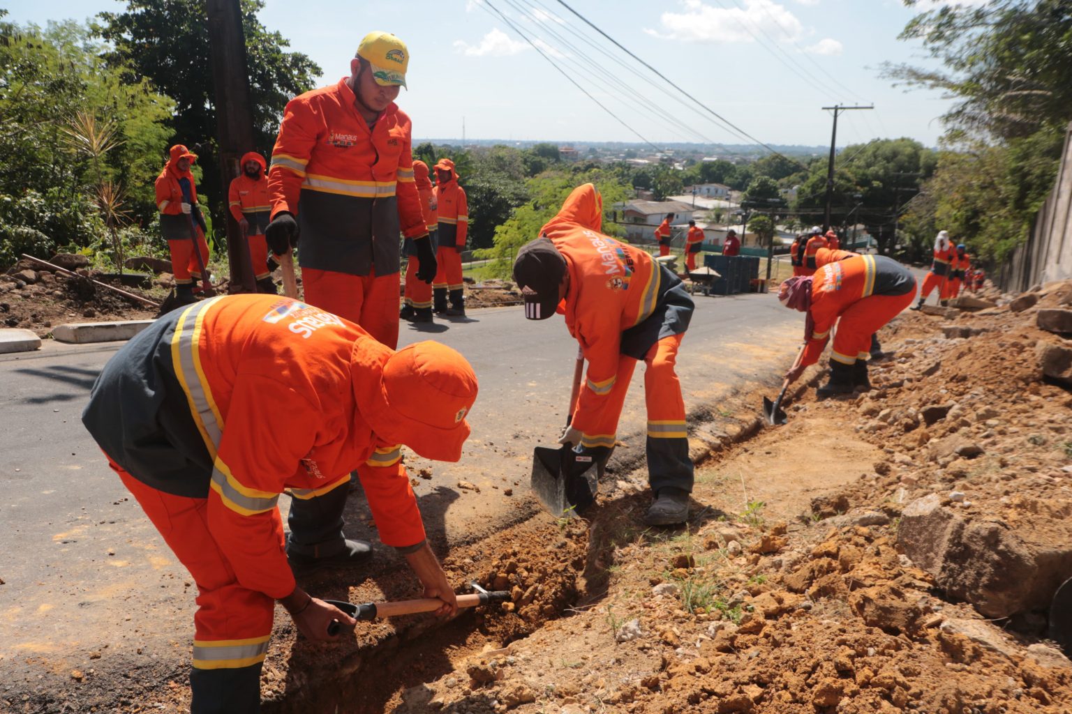 Seminf abre seleção com 320 vagas para pedreiros e serventes