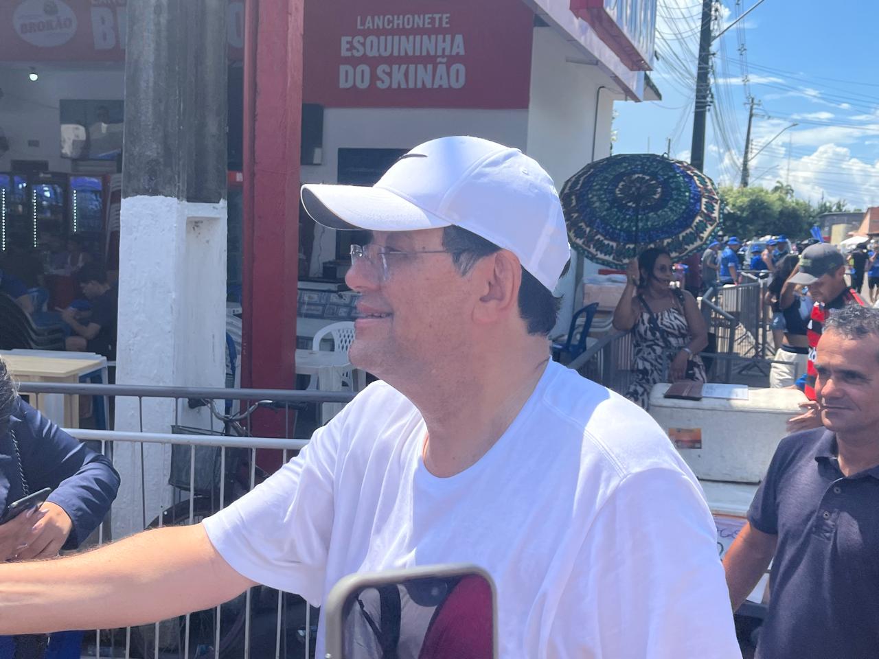 Eduardo Braga em ritmo de toada (e de campanha) em Parintins