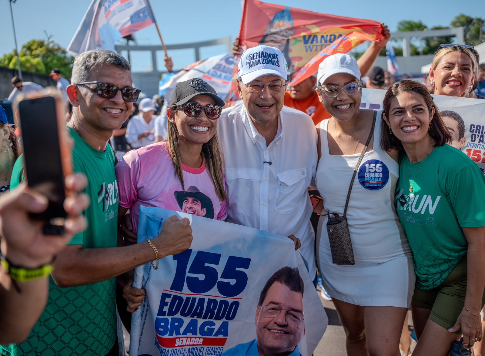 Braga abre campanha com grande adesivaço na Zona Oeste de Manaus