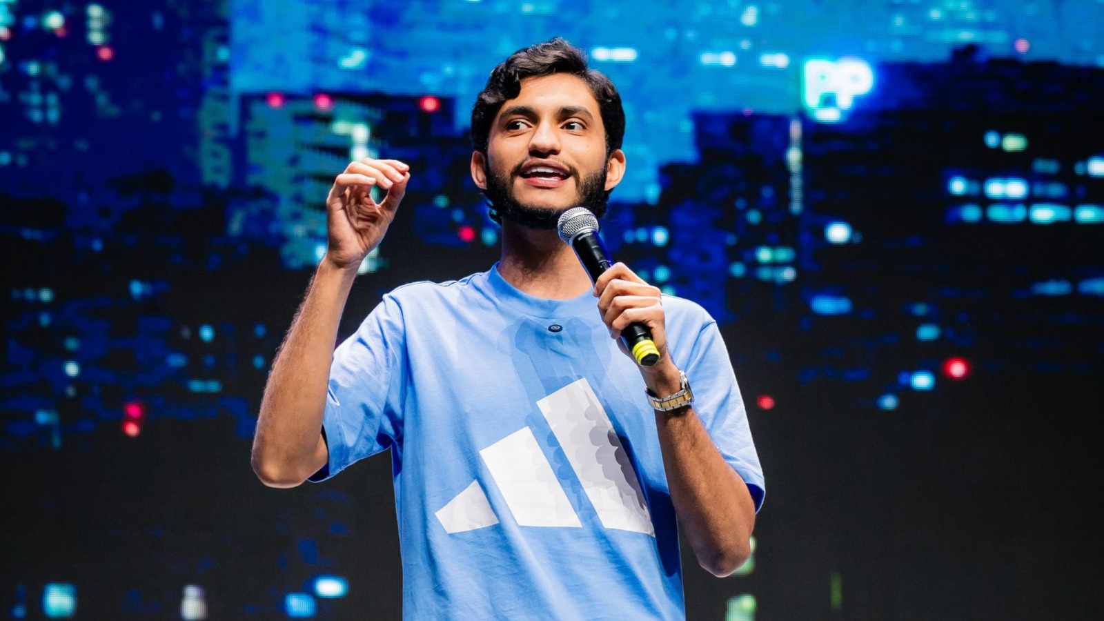 Leandro Leitte apresenta show ‘Hétero Afeminado’ em Manaus