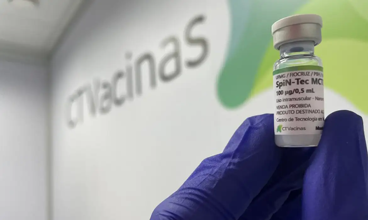 Vacina nacional contra covid deve chegar ao SUS no 1º semestre de 2026