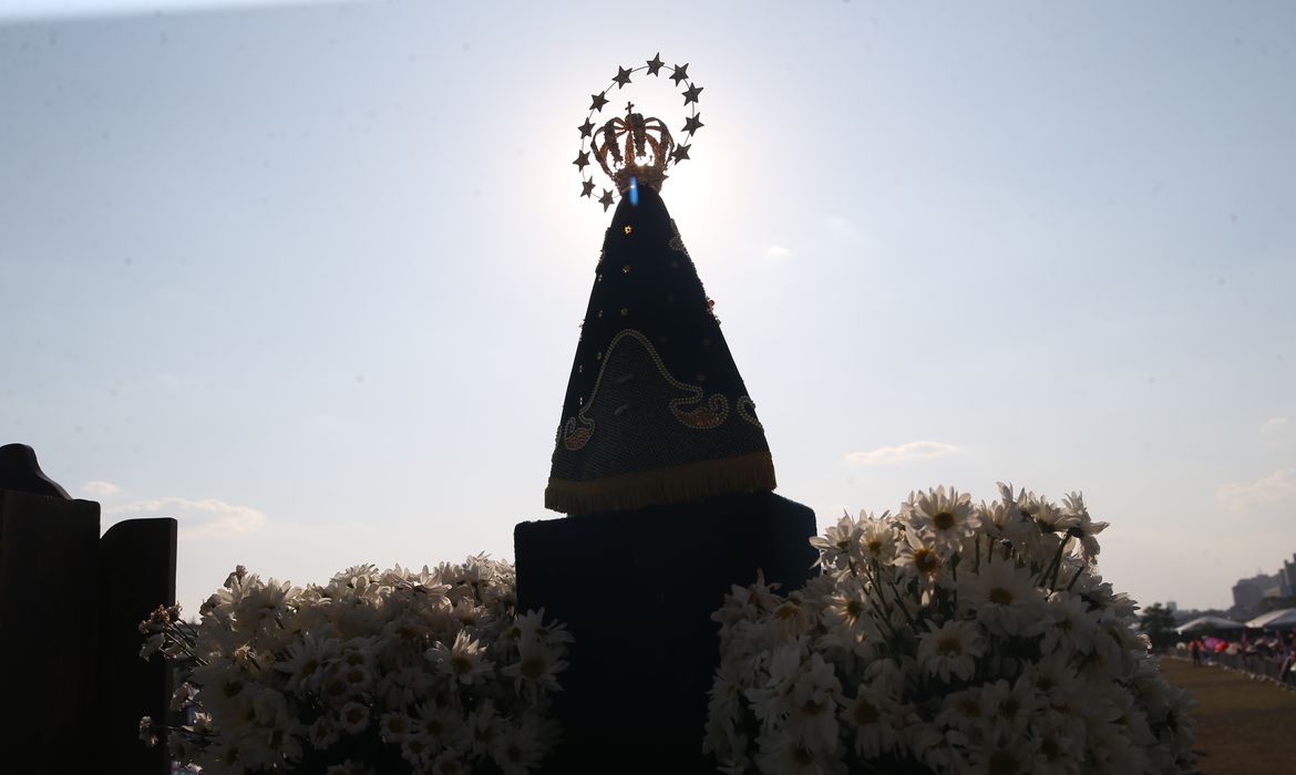 Dino manda PF investigar disseminação de ataques a imagens católicas