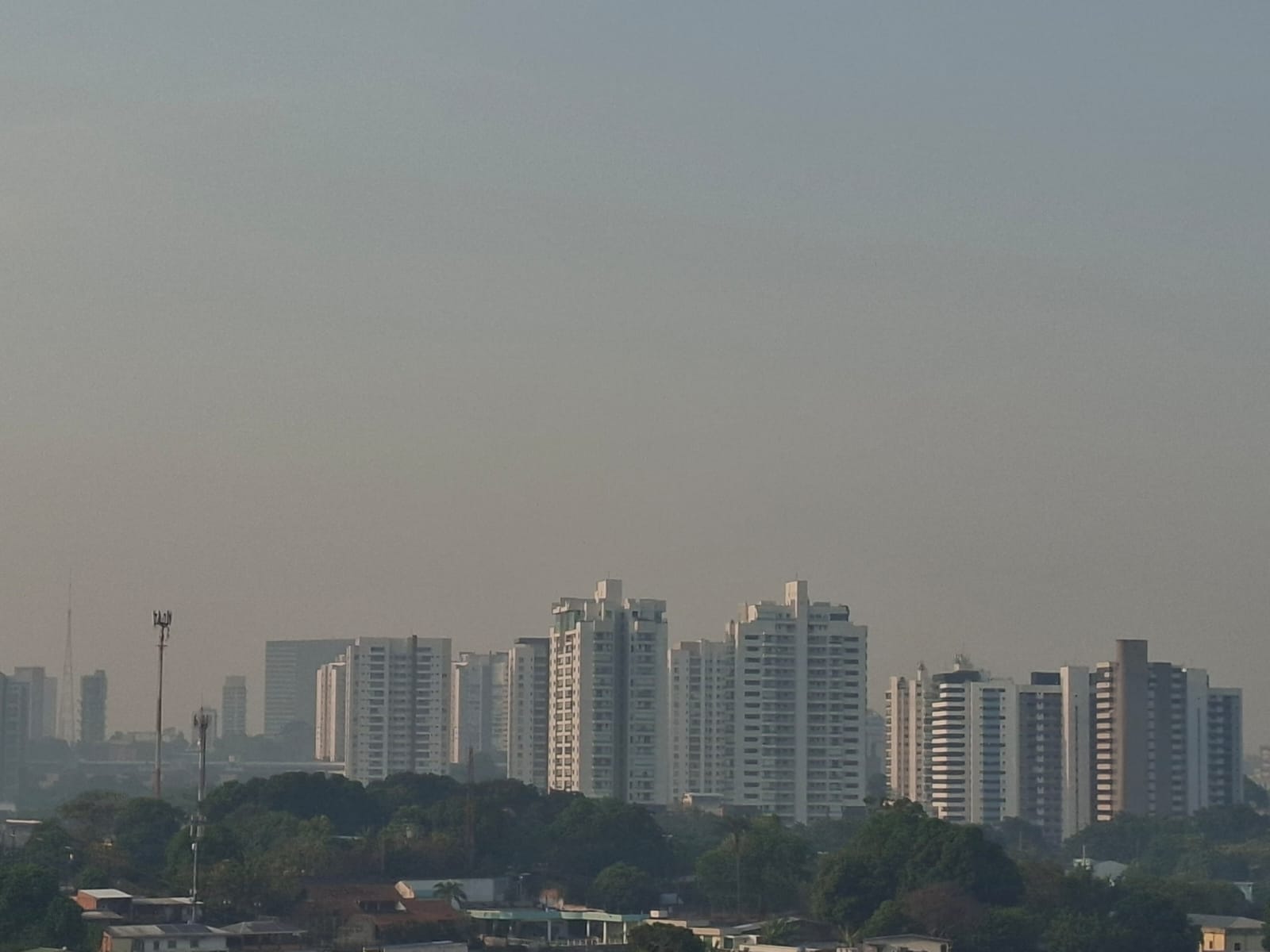 Fumaça volta a encobrir Manaus em meio ao aumento das queimadas no AM