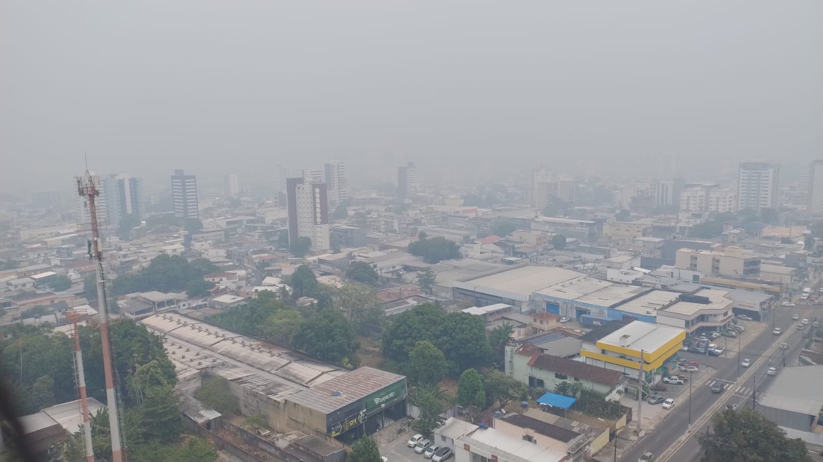 Manaus encoberta por fumaça 