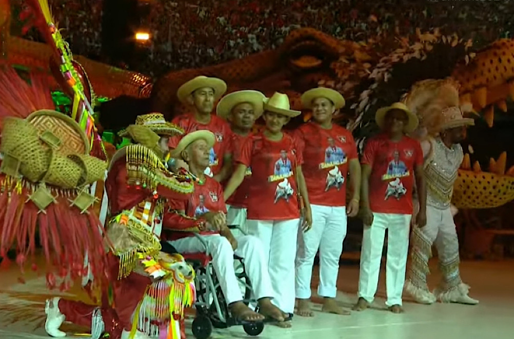 Criador de Tic Tic Tac é levado pra arena pelo Garantido aos 86 anos