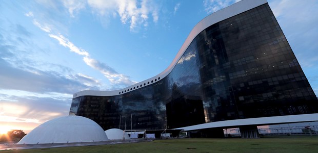 TSE julga liminar que suspendeu pesquisa desfavorável a Flávio