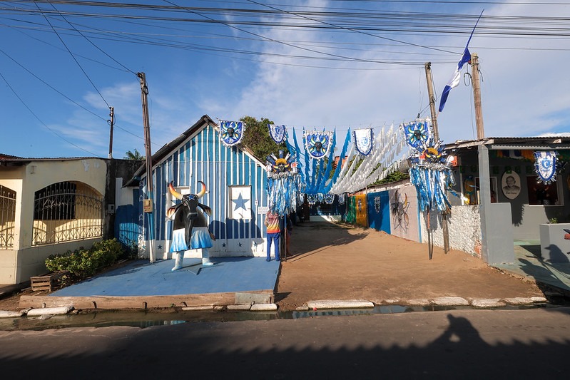 Festival de Parintins 2026: Com casas decoradas, famílias mantêm tradição para receber Boi de Rua neste sábado