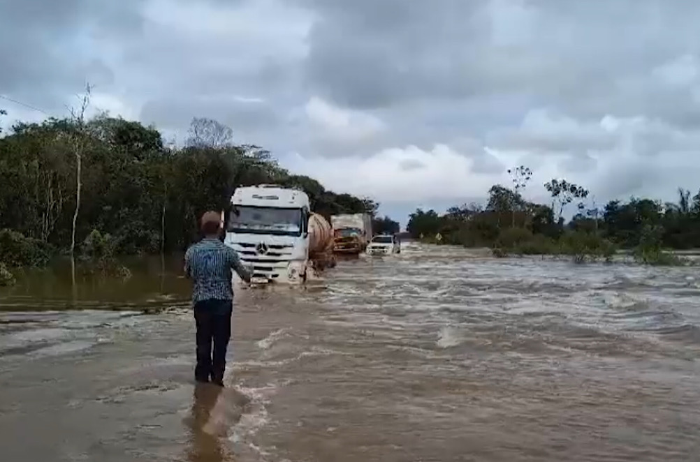 Cheia no Rio Madeira: intervenção de Eduardo Braga viabiliza abastecimento emergencial para o Sul do Amazonas