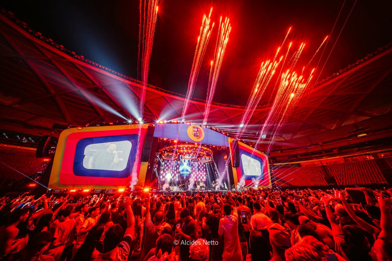 Banda do DJ Evandro Jr. reúne 20 mil pessoas na abertura do Carnaval 2026