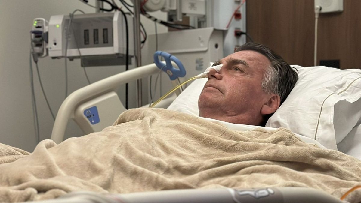 Bolsonaro é levado para hospital após passar mal na Papudinha
