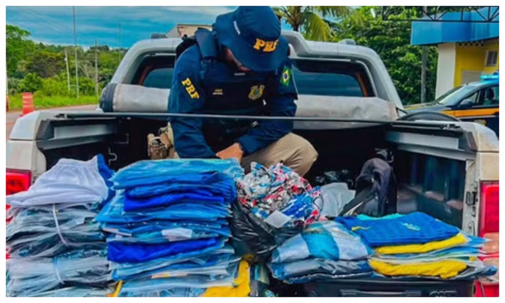 PRF apreende camisas da Seleção Brasileira com suspeita de falsificação na BR-174