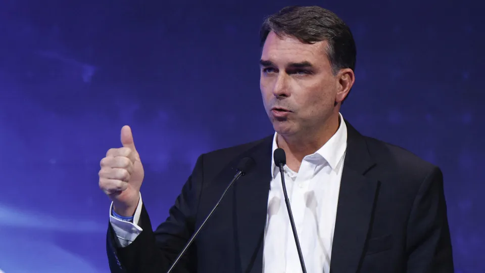 Flávio usou em campanha imóvel de advogado alvo de buscas da PF no caso INSS