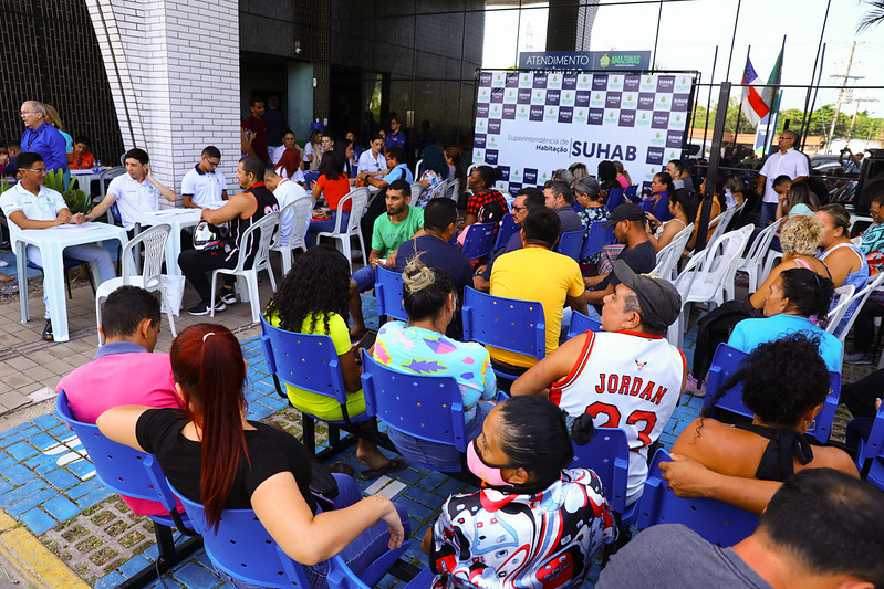 Wilson Lima reassenta mais 56 famílias das comunidades da Sharp e Manaus 2000