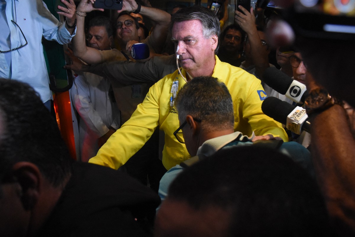 Bolsonaro passa por cirurgia em hospital de Brasília