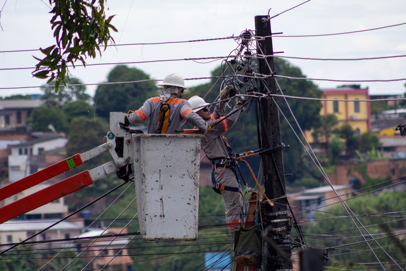 Âmbar Energia realiza serviços programados na rede elétrica de Manaus