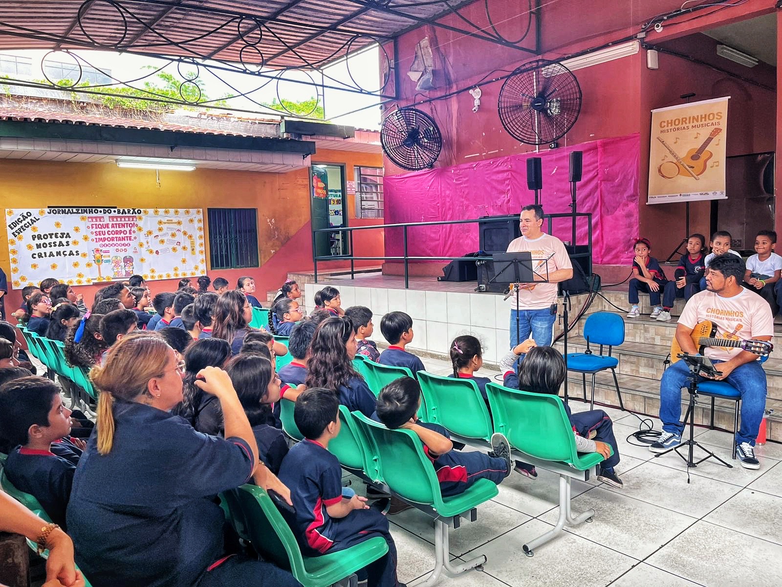 Mais de 200 alunos prestigiaram o projeto "Chorinhos - Histórias Musicais” em escolas públicas de Manaus