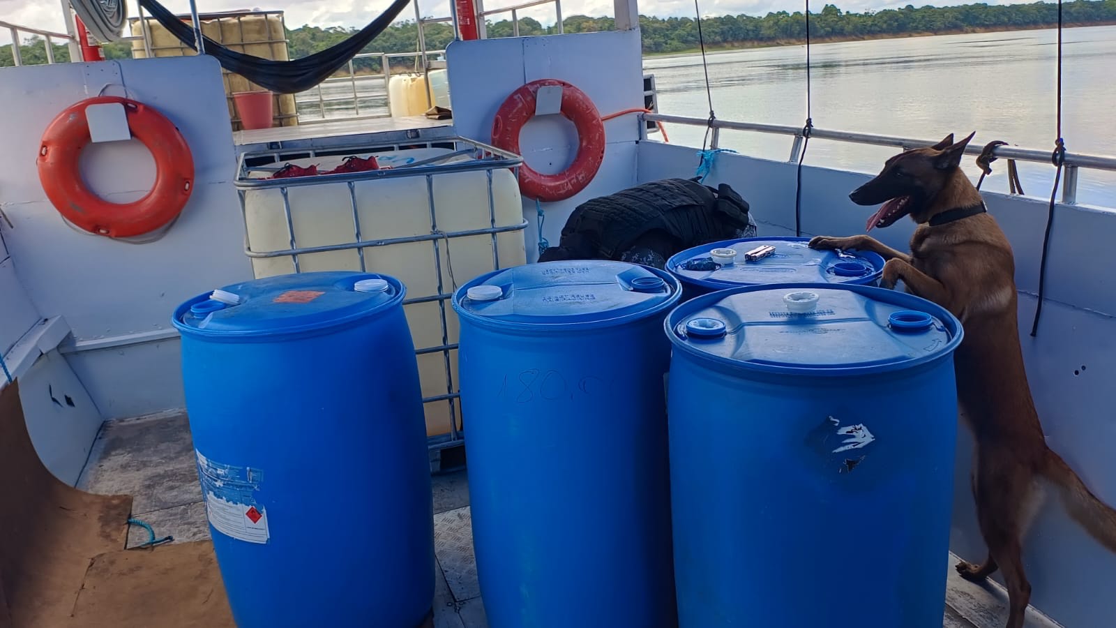 Base Tiradentes: PMAM prende dez pessoas e apreende mais de 350 kg de drogas