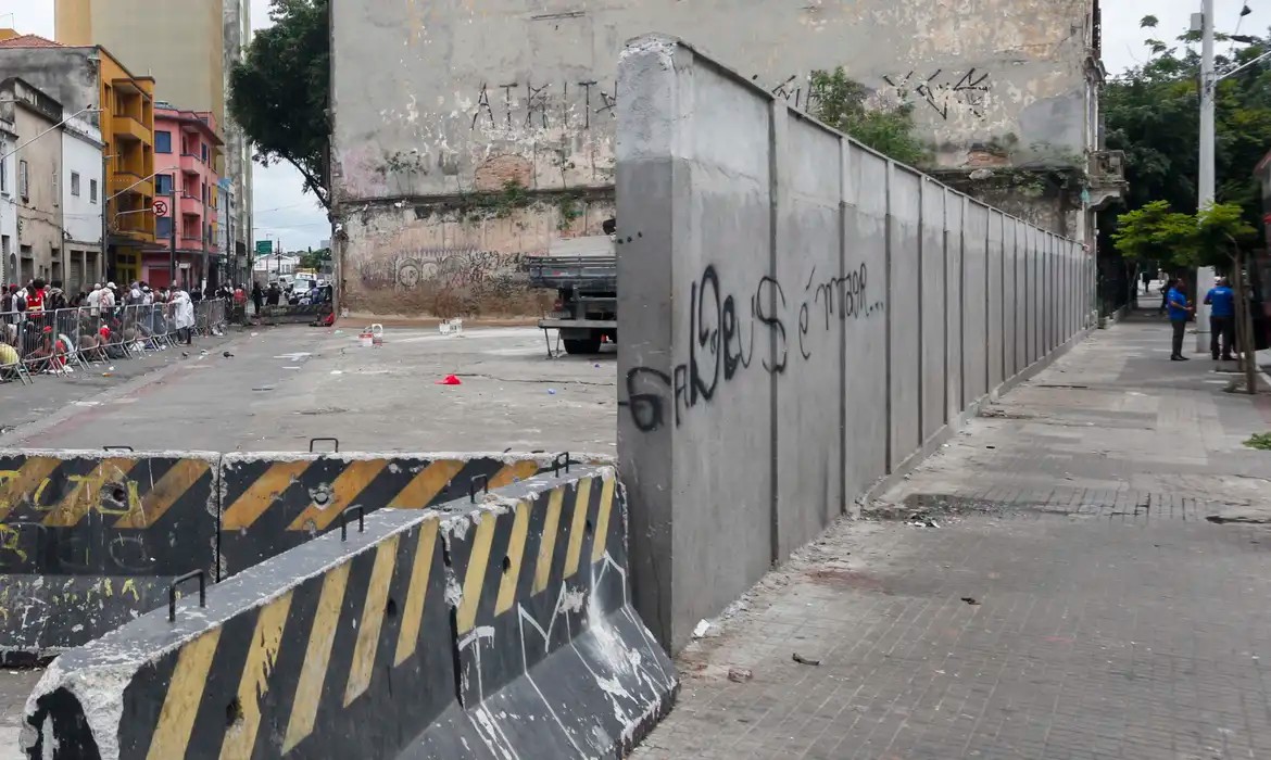 Supremo questiona construção de muro na Cracolândia, em São Paulo