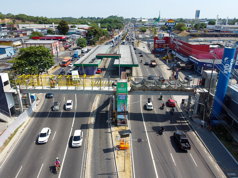 Reconstrução de passarela na avenida Torquato Tapajós alcança 70% de execução