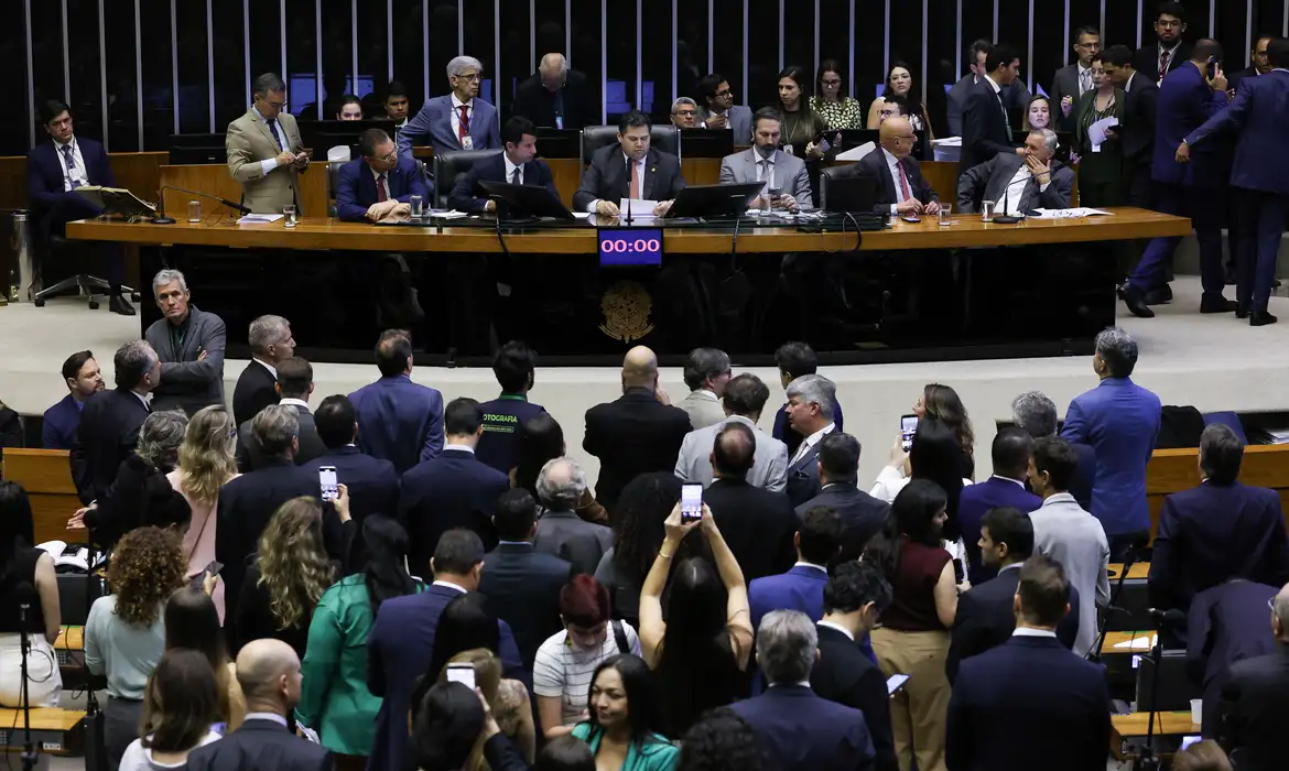 Senado retoma debate sobre o fim da escala 6x1 nesta terça