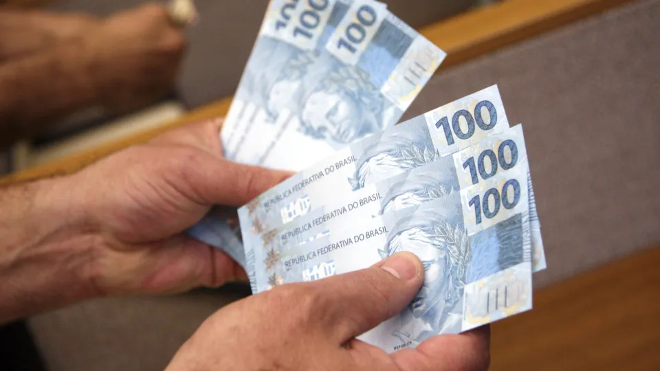 Novo salário mínimo começa a valer a partir de hoje; veja o valor