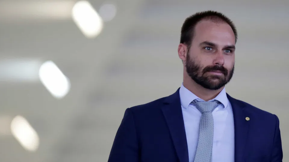 PF não localiza Eduardo Bolsonaro para notificá-lo sobre inquérito