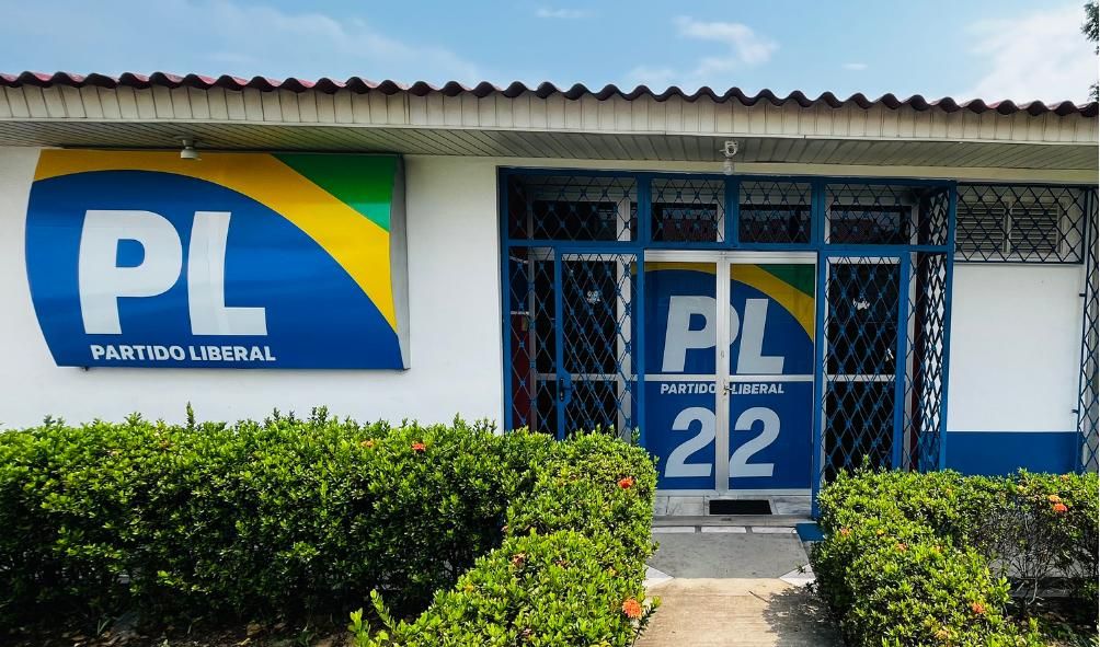 Vídeo: homem invade sede do PL-AM e furta fios de cobre