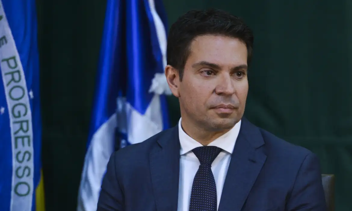 Moraes decreta prisão de Alexandre Ramagem, que deixou o Brasil em setembro